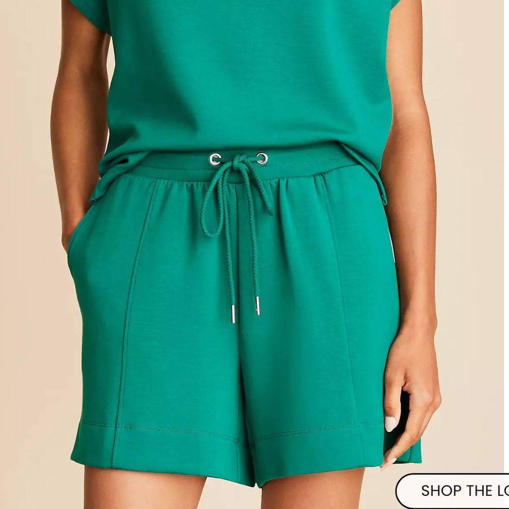 NWT Lou & Grey Seamed Scubasoft Drawstring Shorts in cool pine